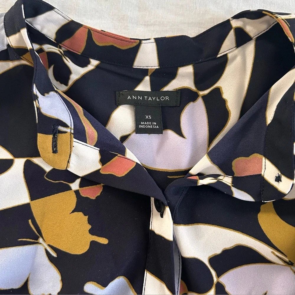 ANN TAYLOR Navy Butterfly Print Blouse with Bell Sleeves ~ Size XS - Picture 5 of 5